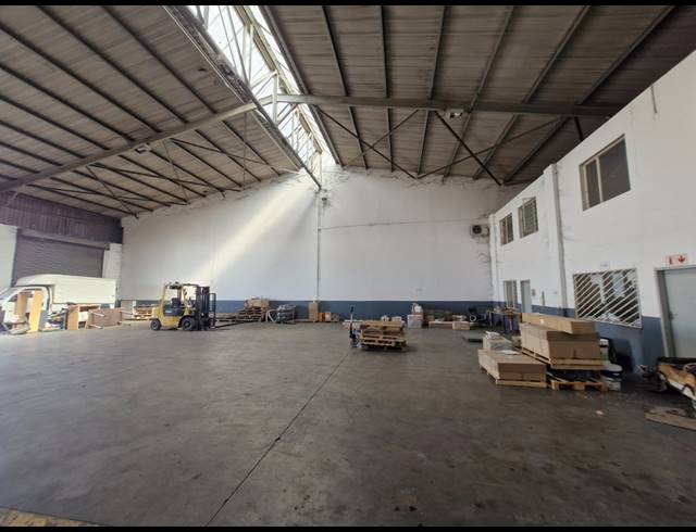 950M² FACTORY TO LET IN JET PARK